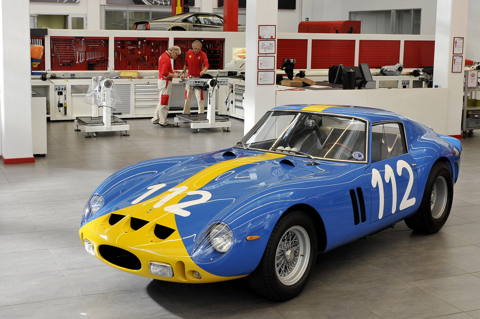 Wallpaper #JmcuDpMBSpphPi3-5enT170 Damaged 250 Gto Owned by Billionaire Christopher Cox Restored by