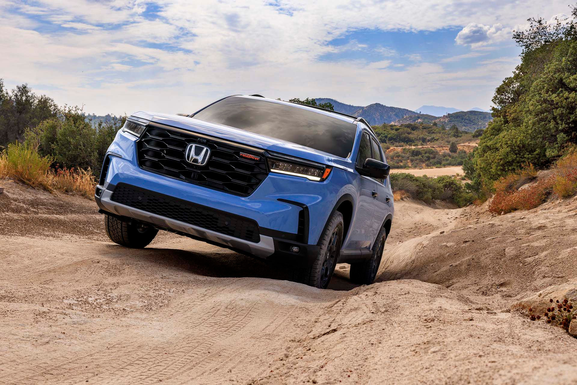 Wallpaper #GeqjVZMBlwTYPL18_Q4T161 Redesigned 2023 Honda Pilot Adds Space Rugged Trailsport