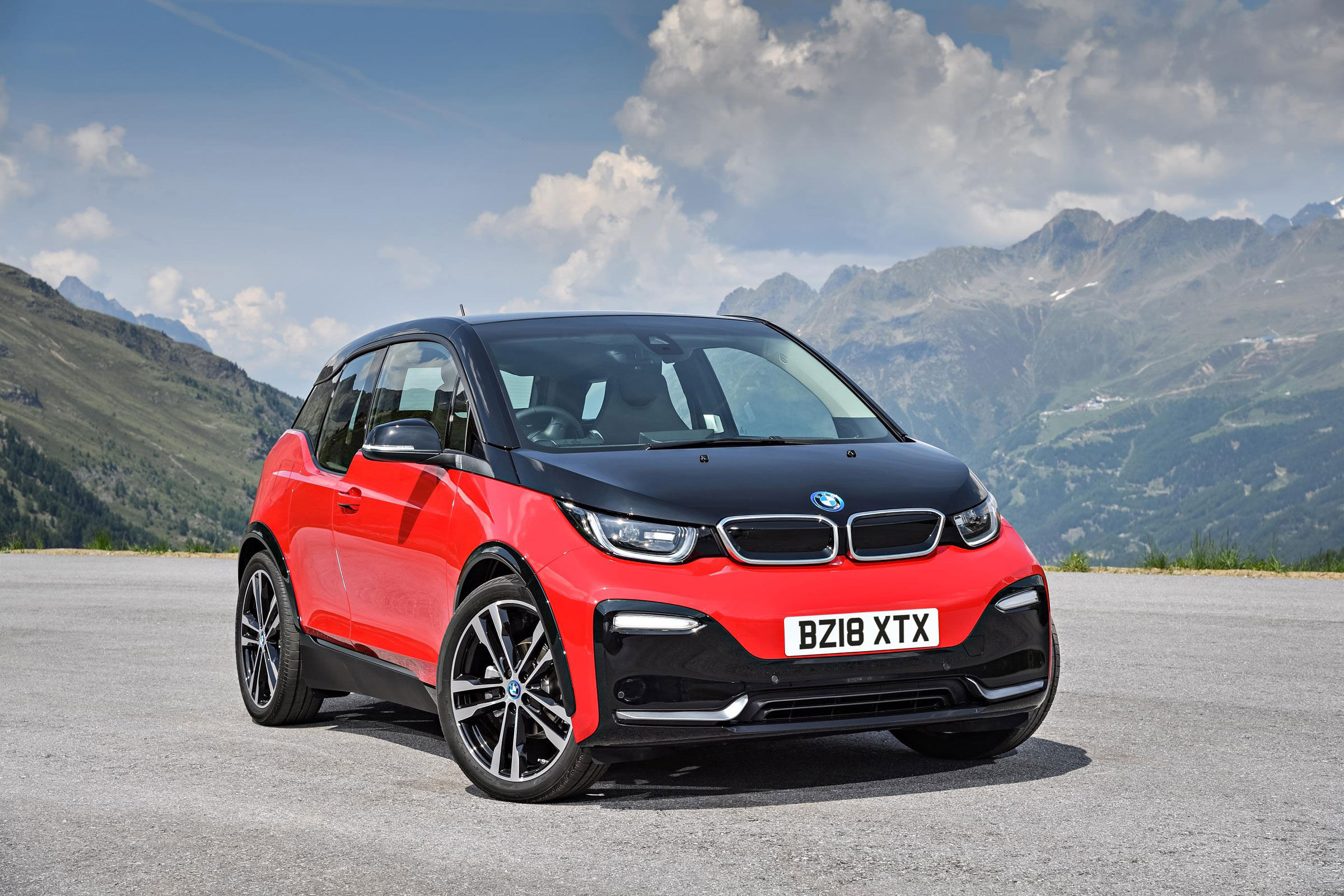 Wallpaper #8QO8ZJMBpyOg8YnEr9cZ88 2022 BMW i3