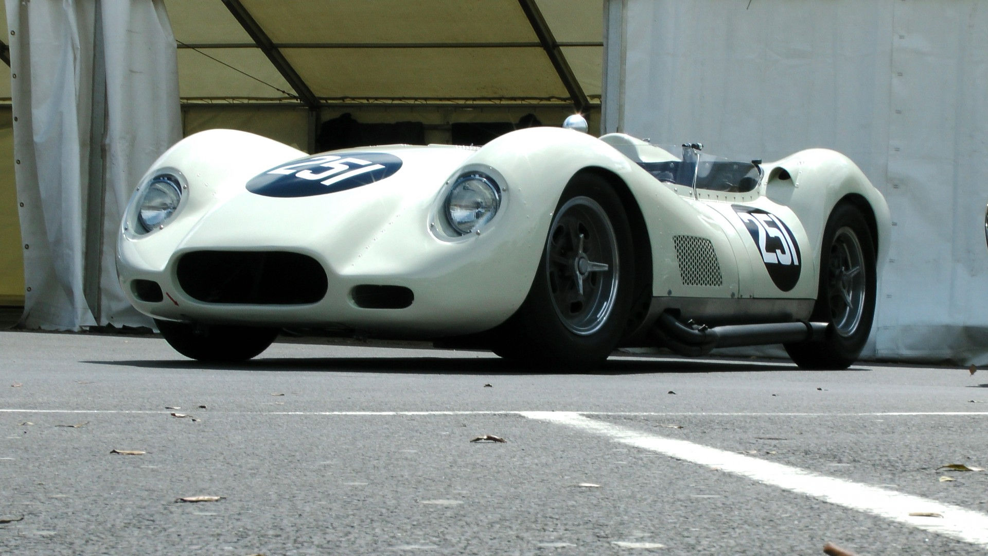 Wallpaper #XmdO75IBSpphPi3-E2Ft248 White Racing Car Free Stock Photo Public Domain Pictures