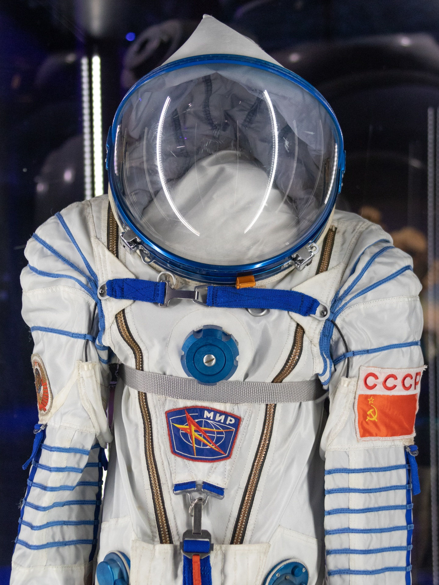 Wallpaper #Q2cF-JIBSpphPi3-IohL298 Astronaut Suit Free Stock Photo Public Domain Pictures