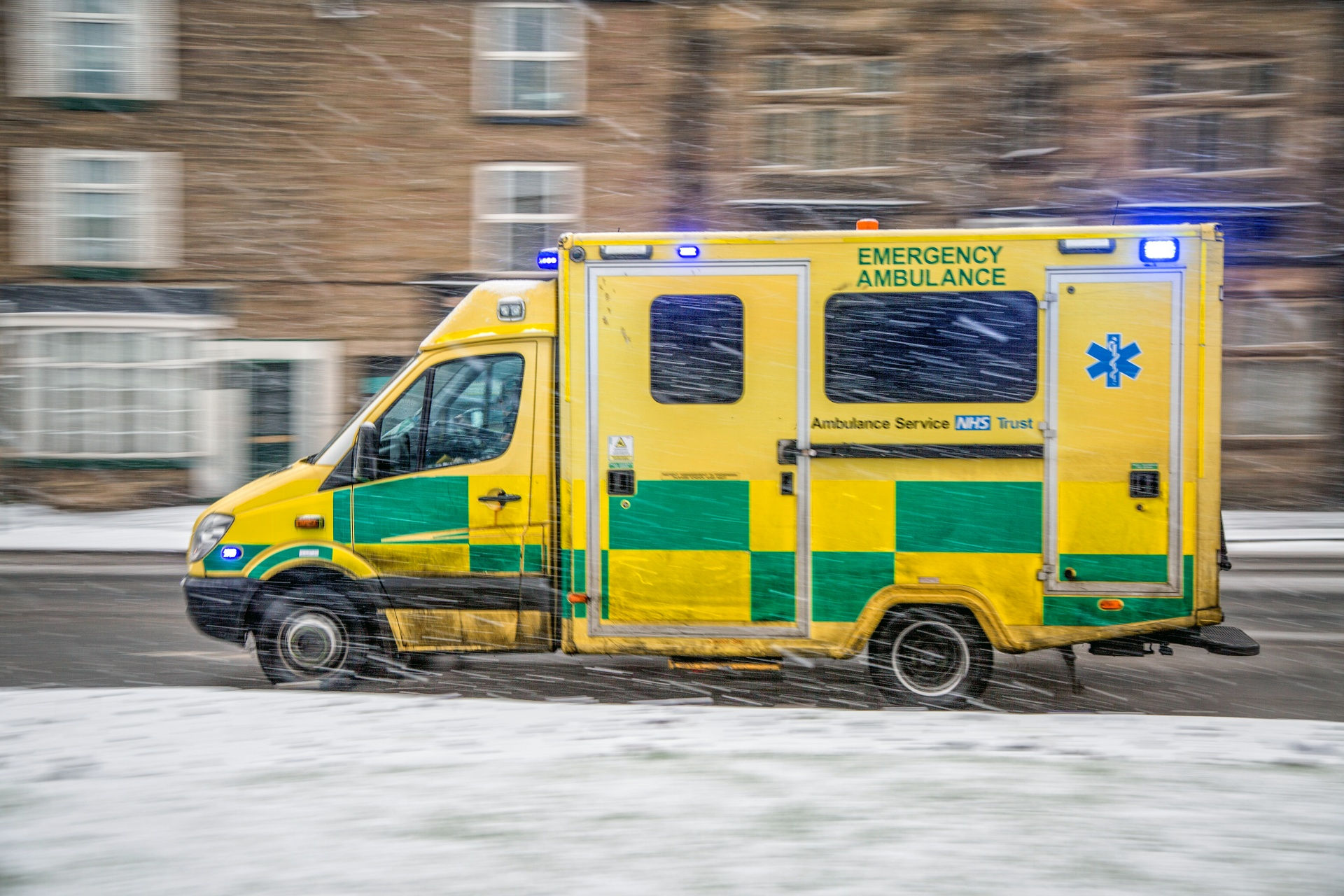 Wallpaper #xGfjC5MBSpphPi3-X9uq368 Ambulance Driving in a Winter Free Stock Photo Public Domain Pictures
