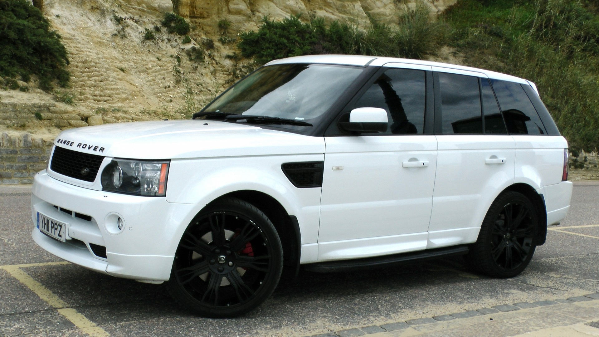 Wallpaper #HGc-B5MBSpphPi3-bcUr183 White Range Rover Free Stock Photo Public Domain Pictures
