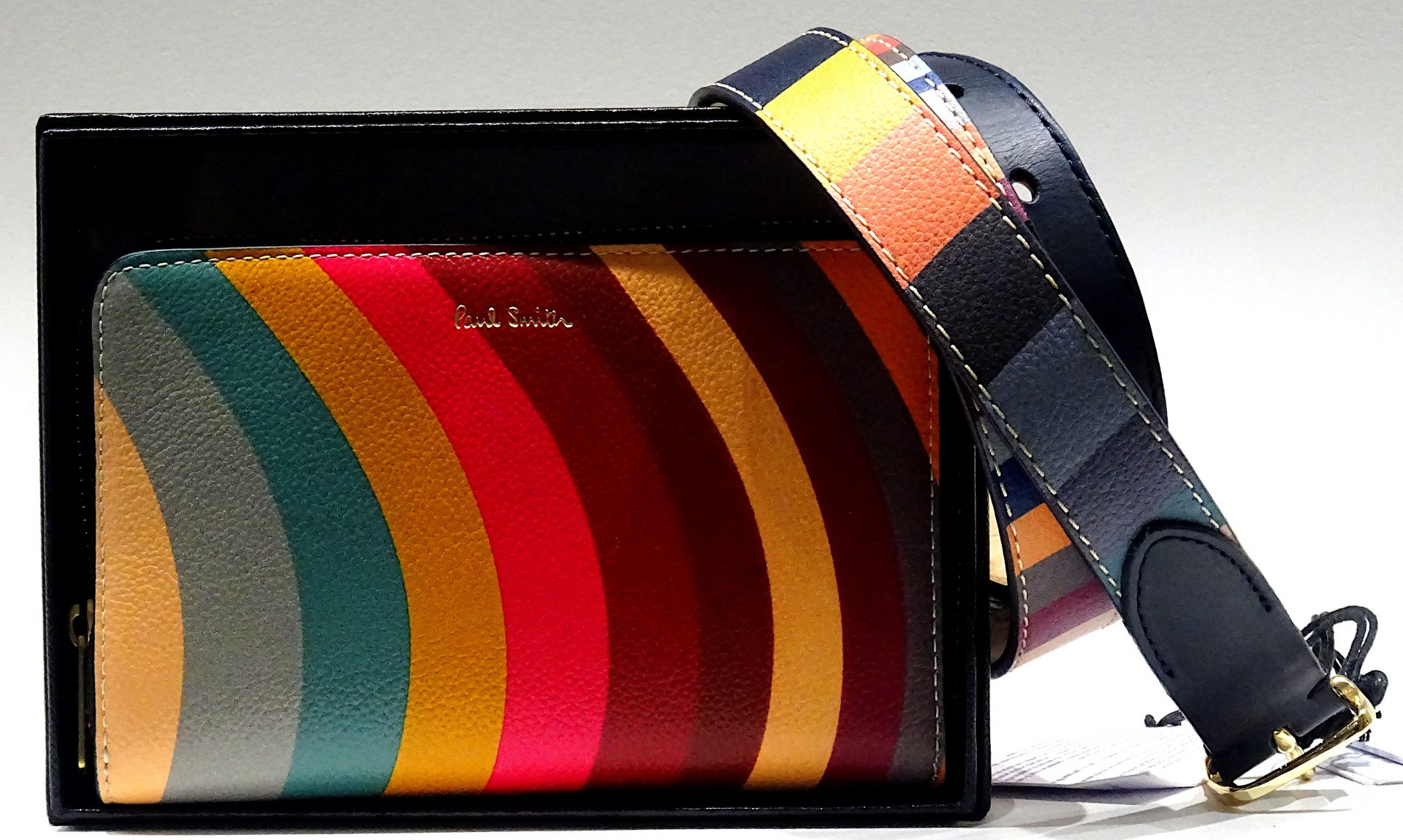 Wallpaper #t2f5-pIBSpphPi3-1JI2302 Ladies Paul Smith Bag Free Stock Photo Public Domain Pictures
