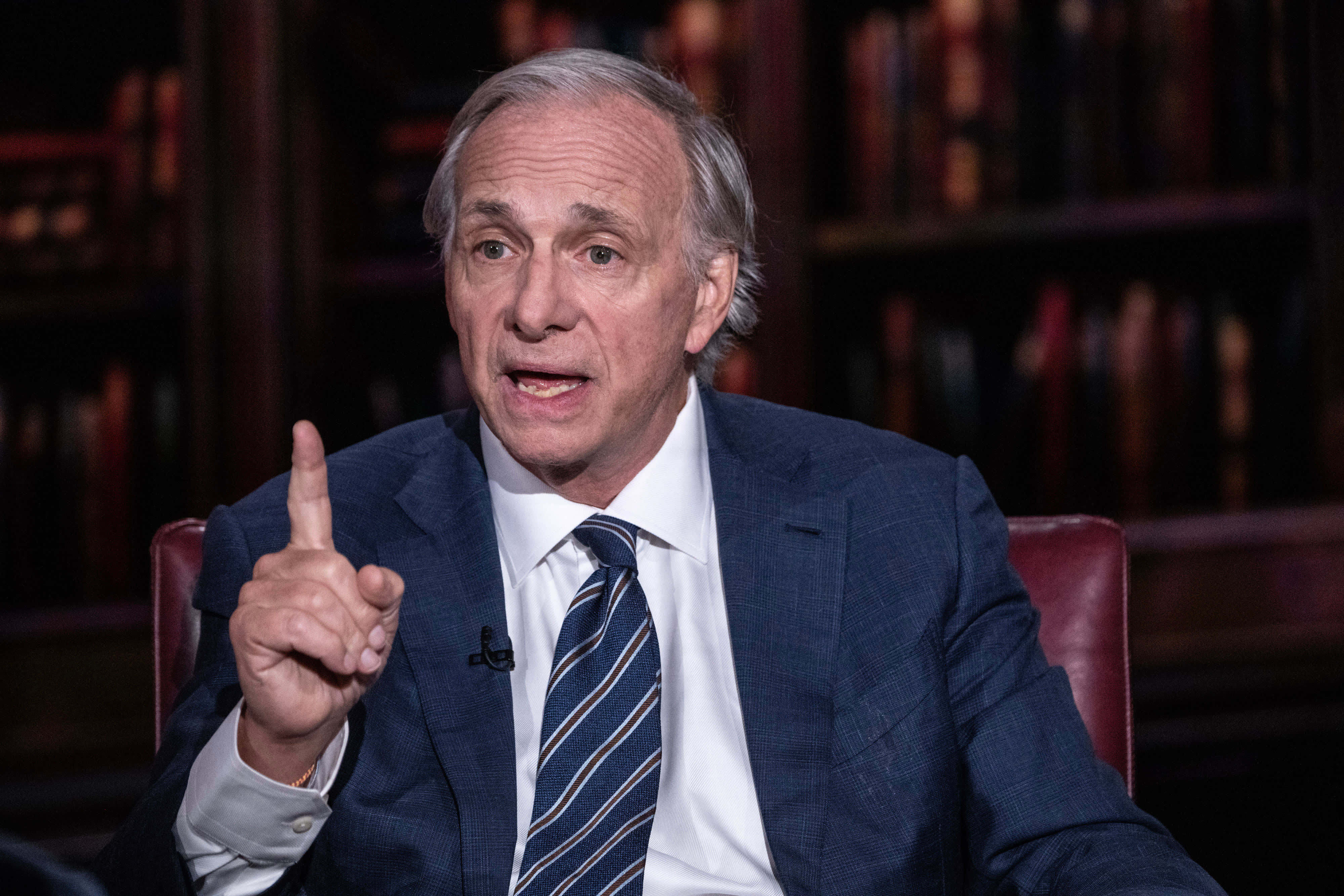 Wallpaper #HKlfiZcBxbDgA0RlgvDq156 107396723 1712232304994 Gettyimages 2128596295 Ray Dalio Interviewjpeg