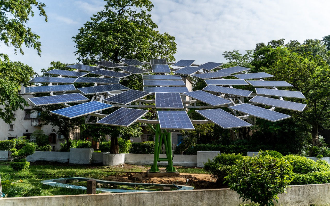 Wallpaper #H2ds_JIBSpphPi3-LpgZ89 Solar Power Tree
