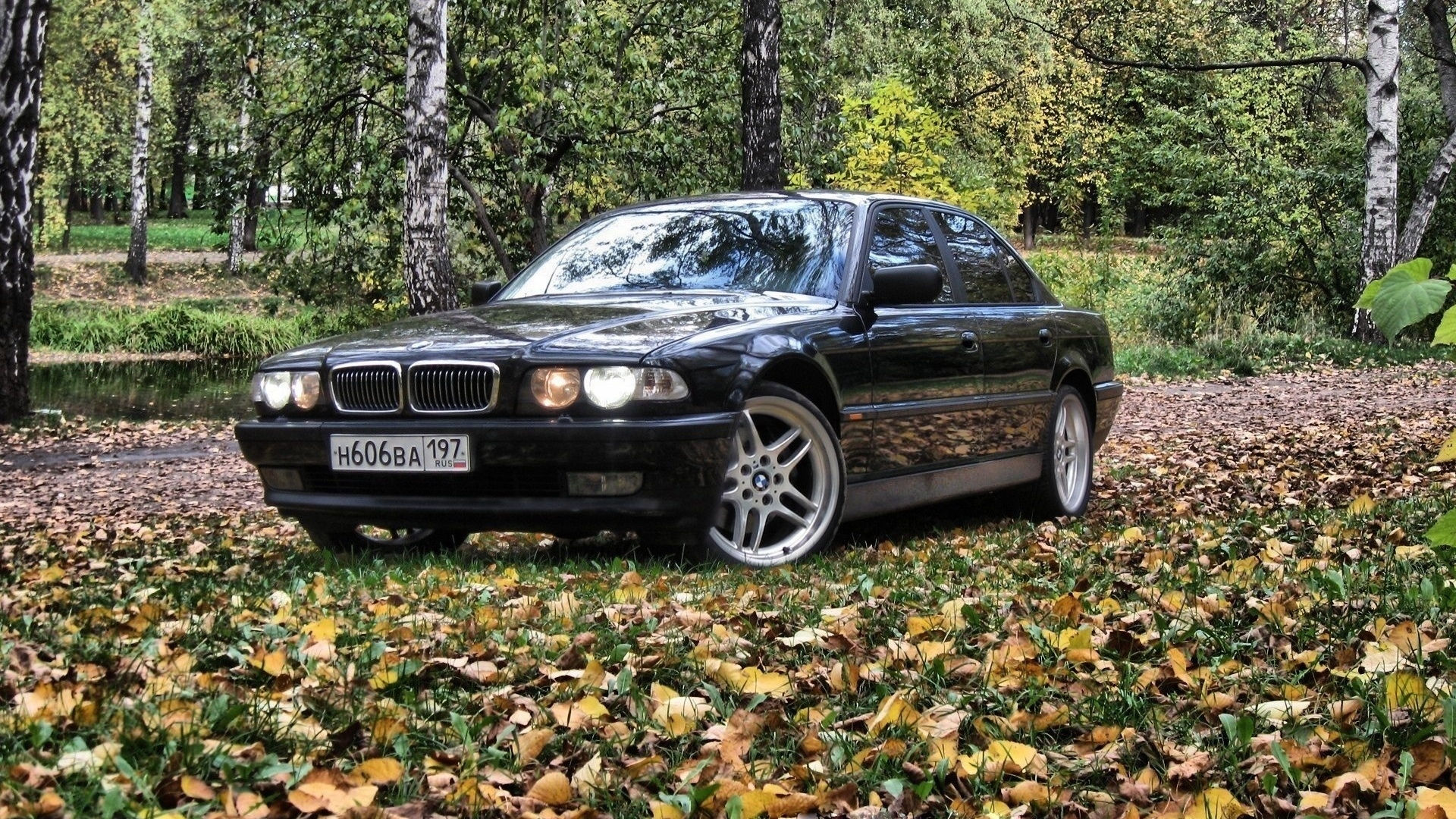 Wallpaper #1hmBB48BtGB6xQ78rla558 1920x1080 1920x1080 Autumn Boomer BMW 7 Forest E38 BMW