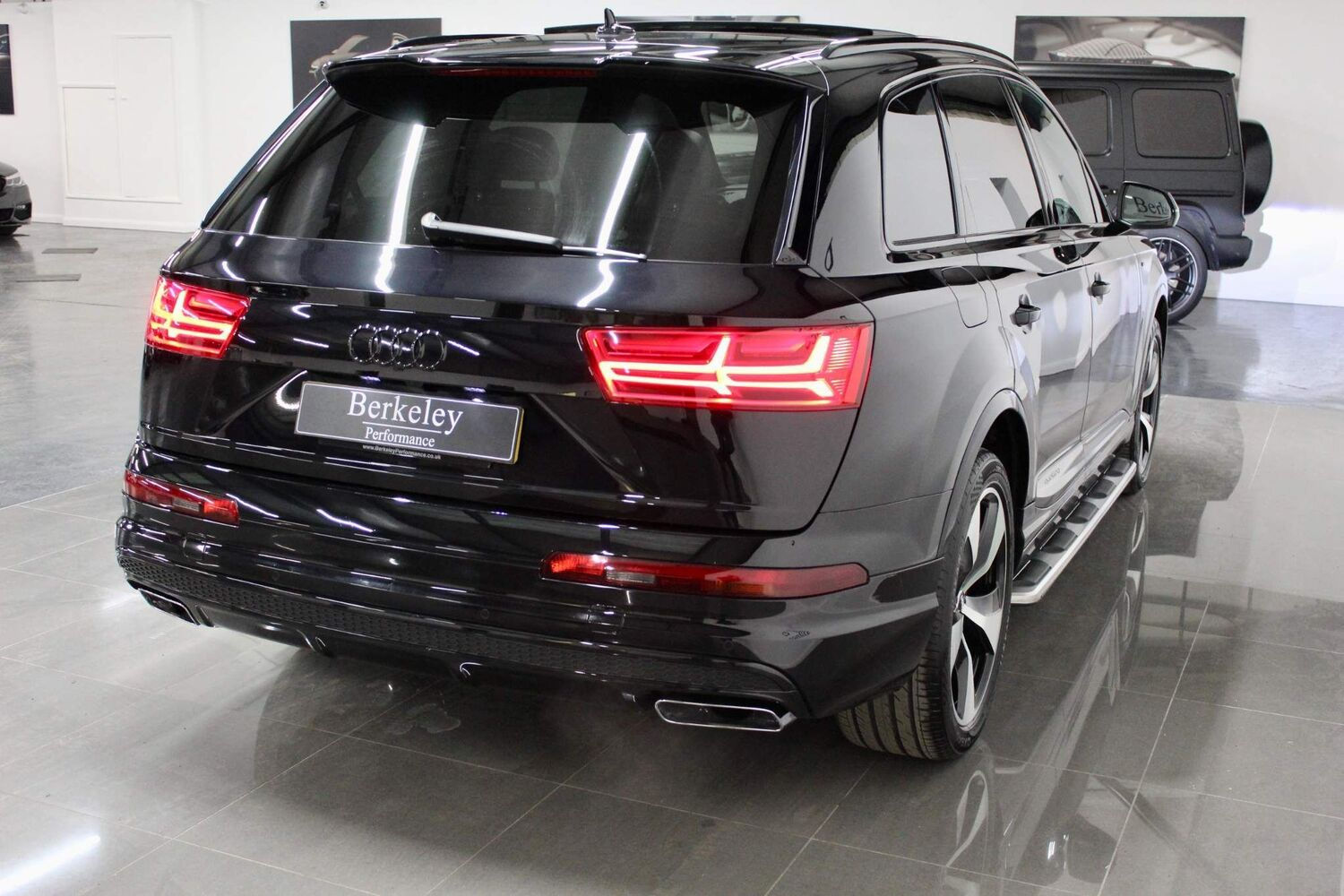 Wallpaper #RWcH7JIBSpphPi3-3lBs350 Used Audi Q7 in Tamworth Staffordshire Berkeley Performance