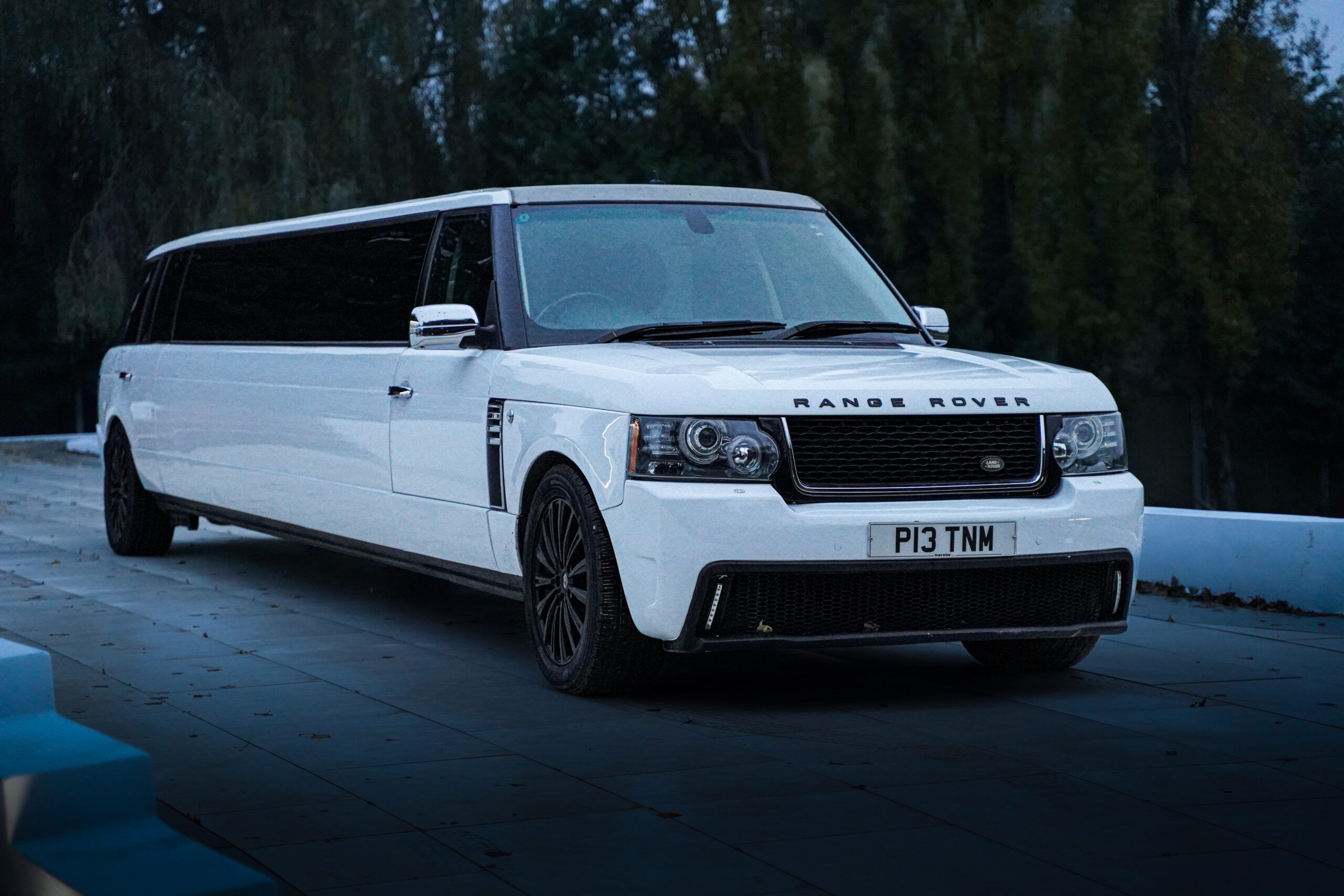 Wallpaper #YWeH8JIBSpphPi3-i2dK12 Range Rover Limo Hire