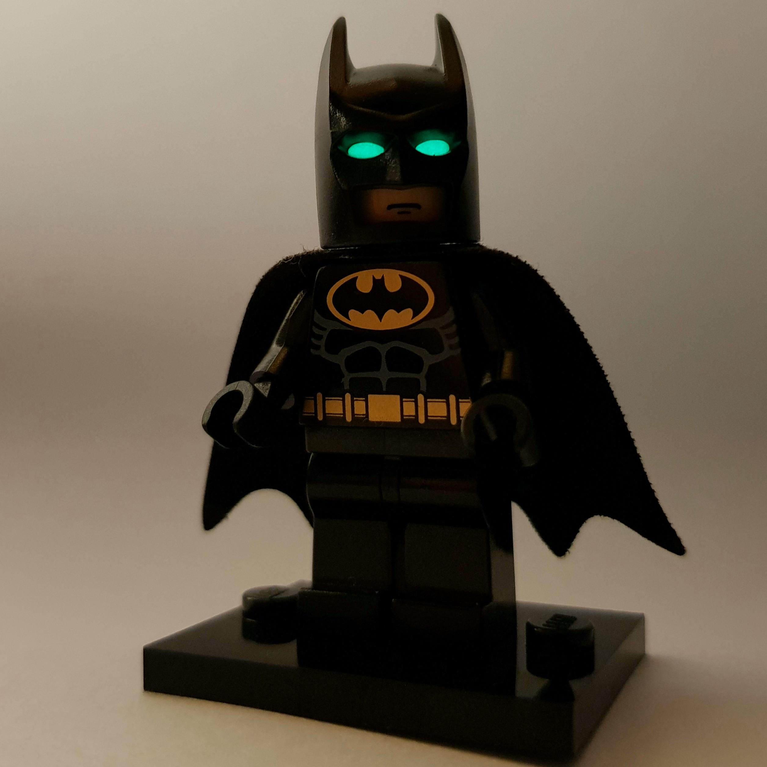 Wallpaper #3FiINJMBzN9vxX34CDzI74 A Little Modification in My Batman Minifigure from 2006 with