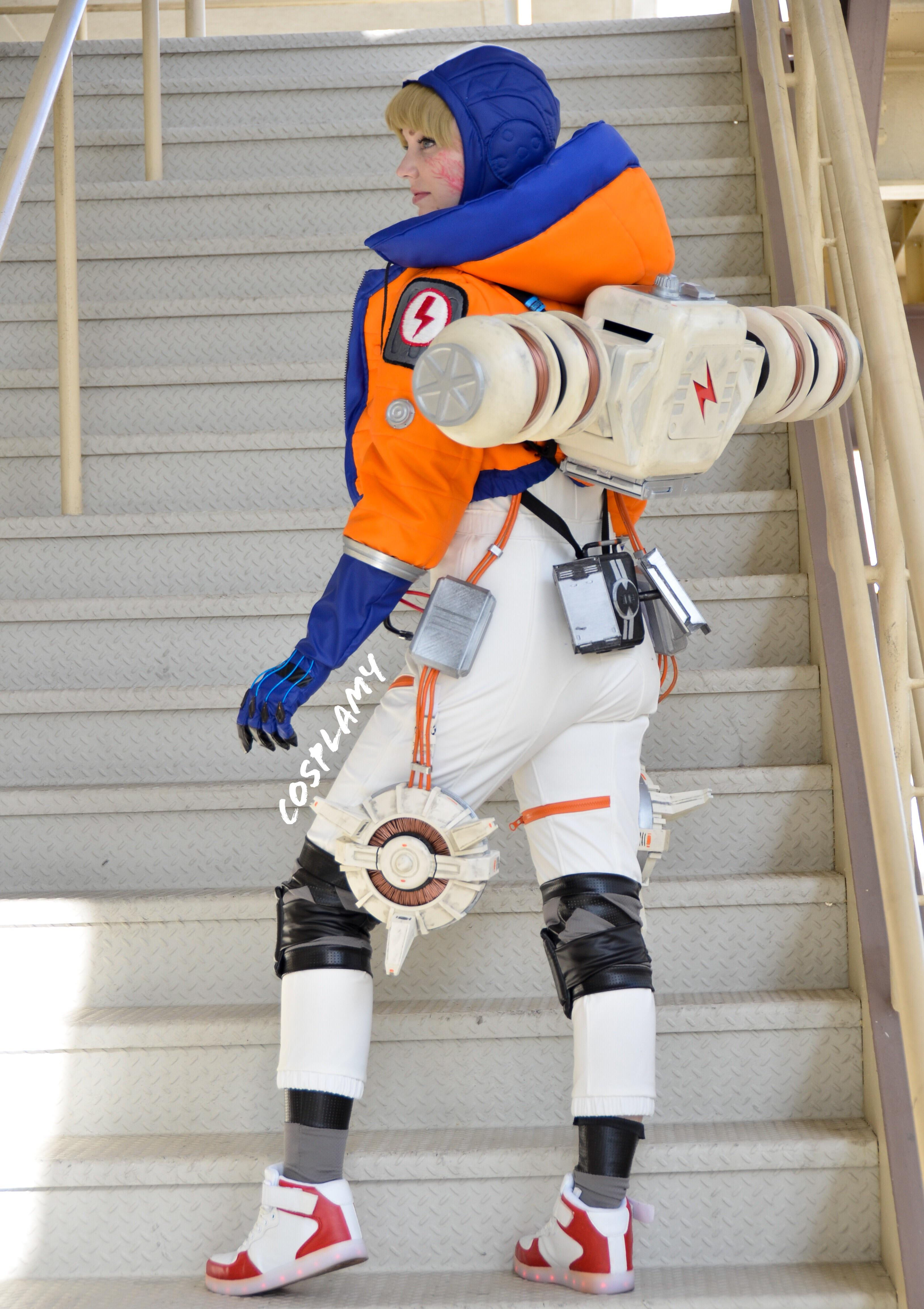 Wallpaper #k2c08pIBSpphPi3-qG_D249 Self Cosplamy as Wattson from Apex Legends Rcosplay
