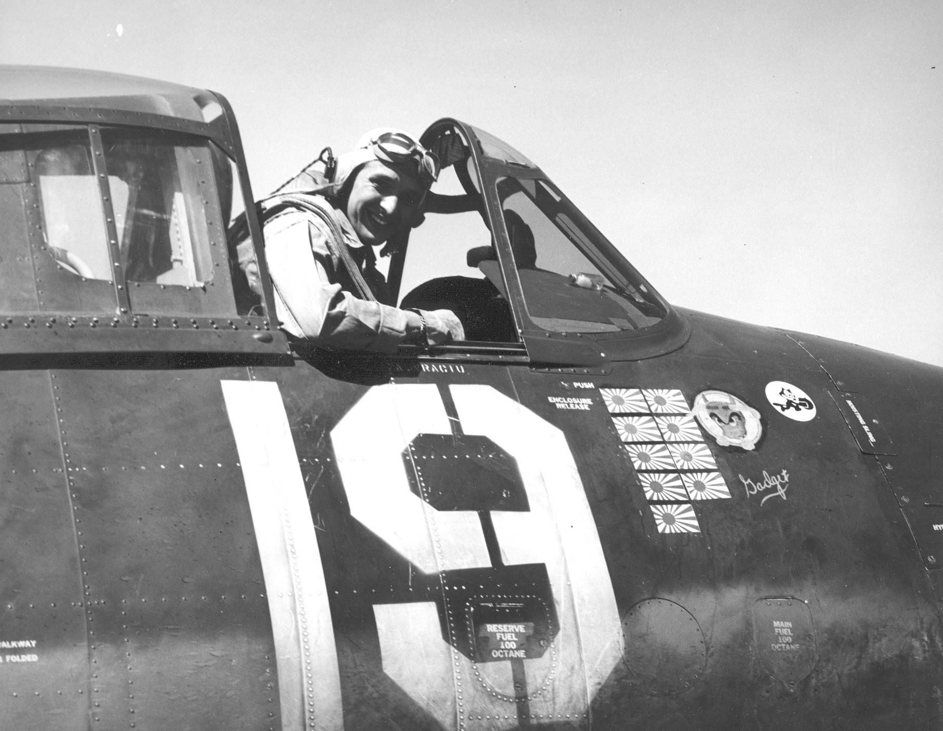 Wallpaper #hrgO15IBJvJKYCmELuEg145 Lt Jg Alexander Vraciu of Fighting Squadron 6 in His F6f Hellcat