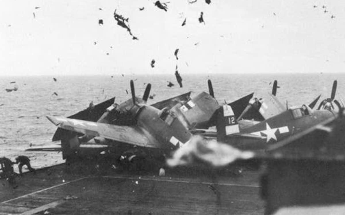 Wallpaper #hrgO15IBJvJKYCmELuEg40 F6f Hellcat Pilot Having a Bad Day Wwiiplanes