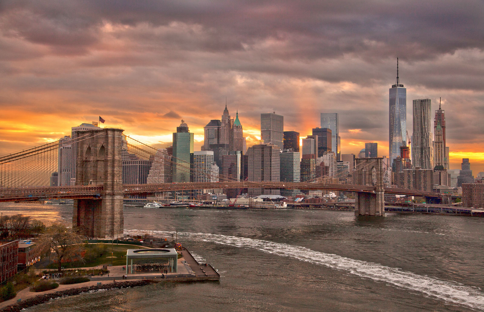 Wallpaper #66e34 Brooklyn Bridge in New York the Iconic Crossing Between Manhattan and