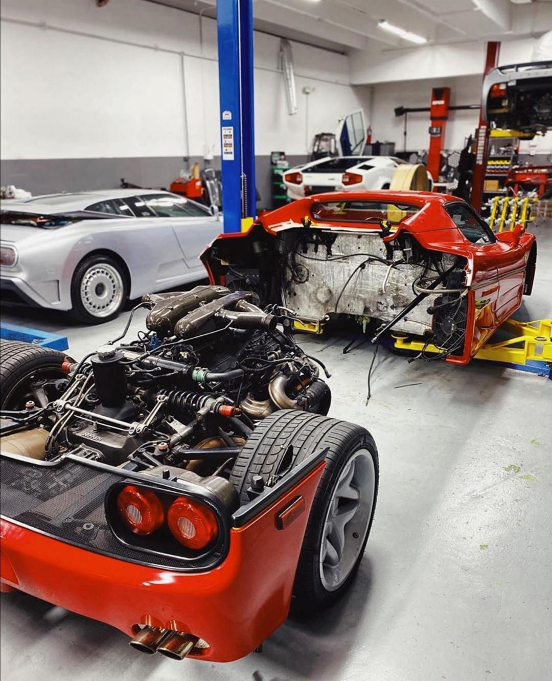 Wallpaper #Y2gHG5MBSpphPi3-9R5h81 Ferrari F50 Being Serviced Rcarporn