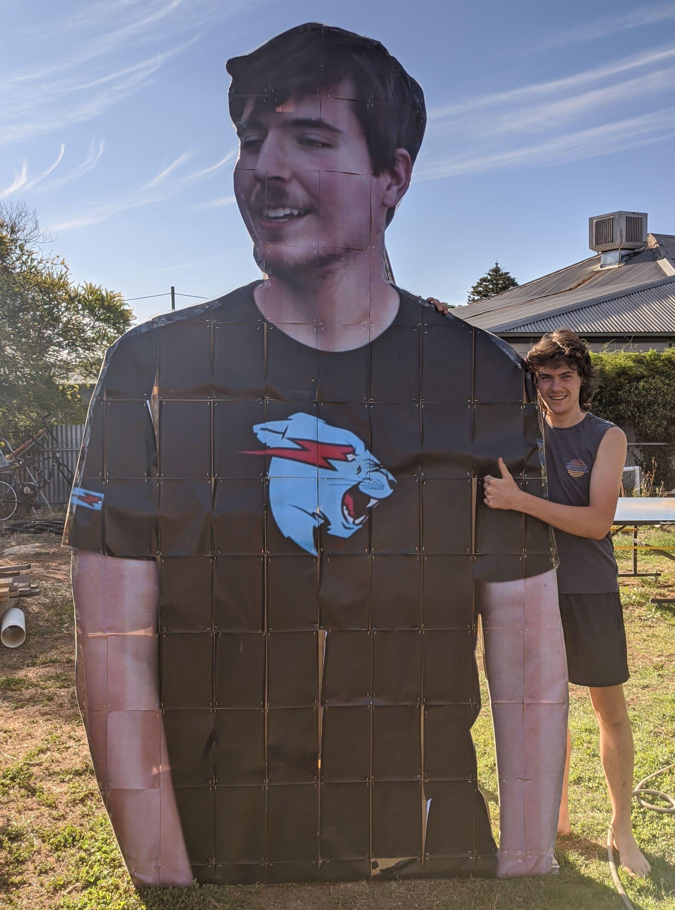 Wallpaper #tljFNJMBzN9vxX34kz0Z102 I Built a 10ft Cardboard Cutout of Mrbeast Rmrbeast