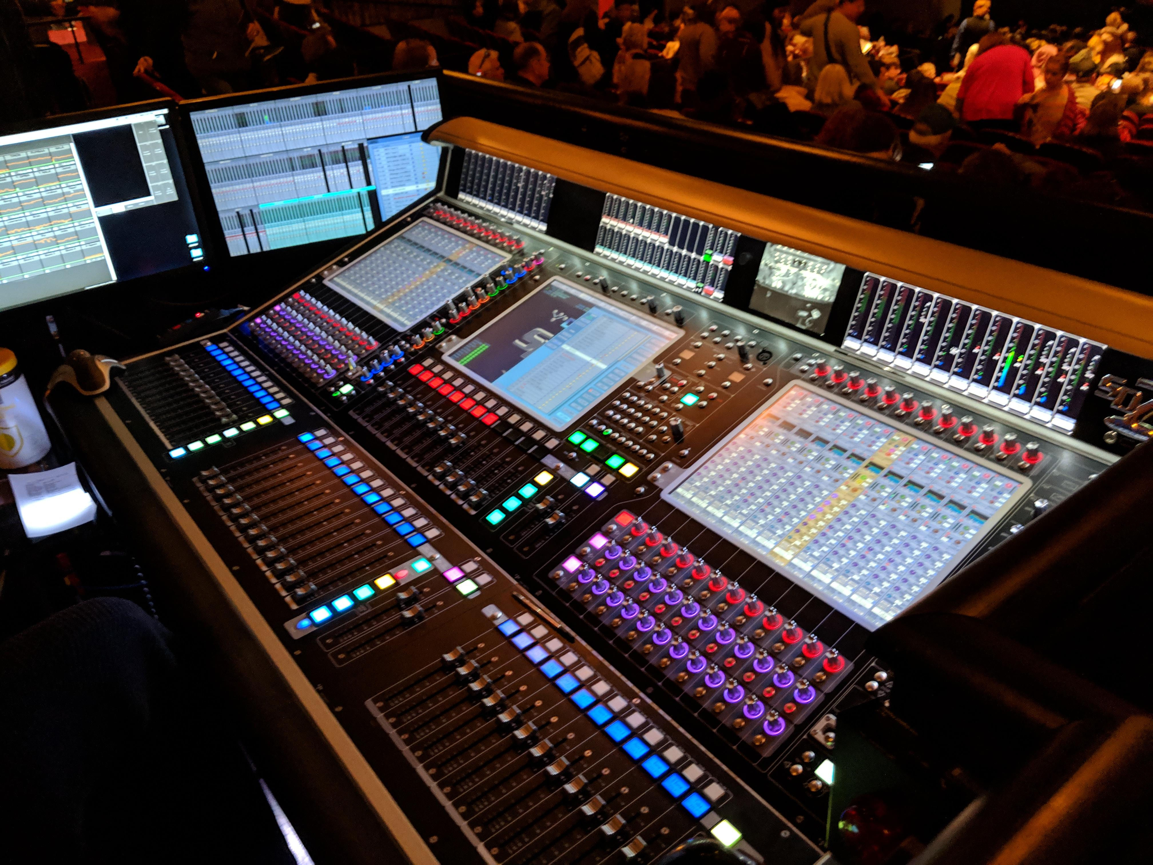 Wallpaper #OmijFpMBSpphPi3-0gzx331 The Sound Controls Booth at a Broadway Musical is Very Intimidating R