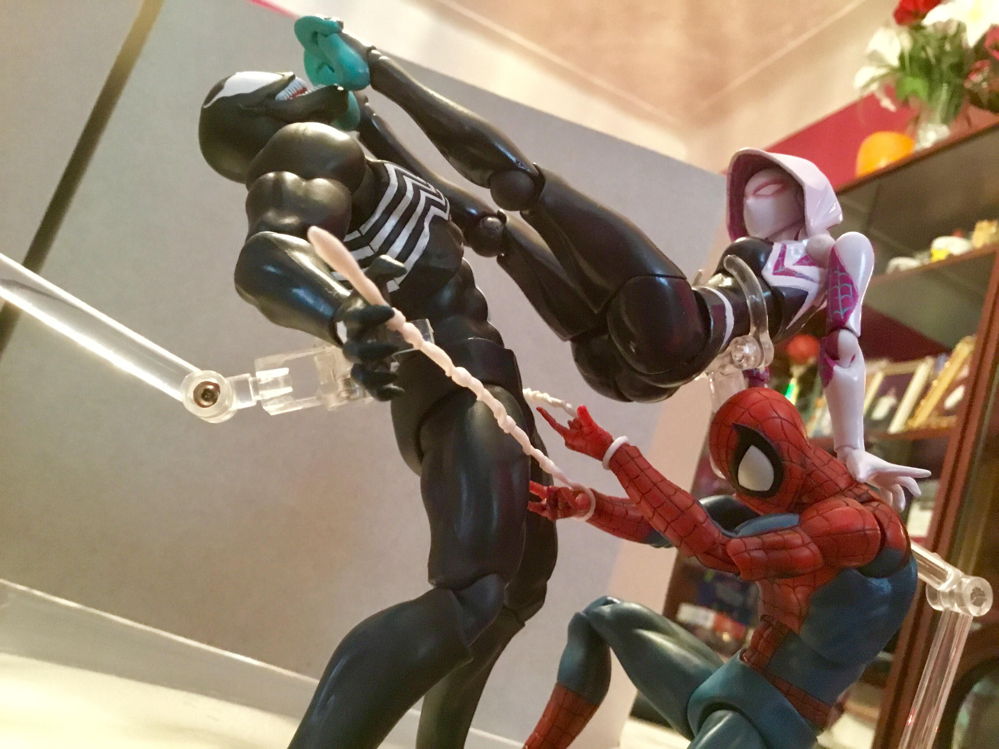 Wallpaper #_hlDH48BtGB6xQ78EnqV9 Spider Man and Ghost Spider vs Venom Ractionfigures