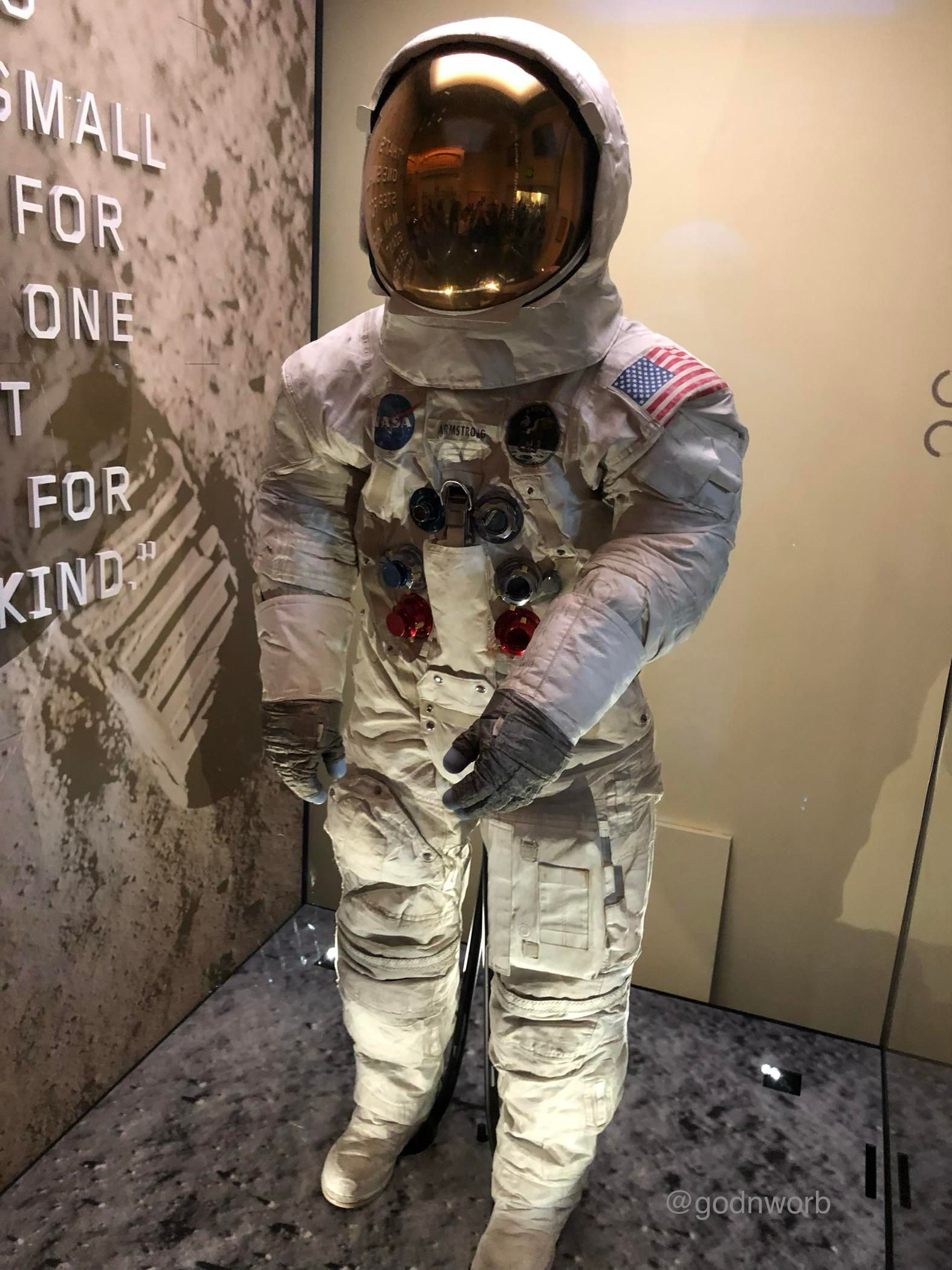 Wallpaper #e2eE_JIBSpphPi3-ZZiW49 Neil Armstrong Apollo Astronaut Suit
