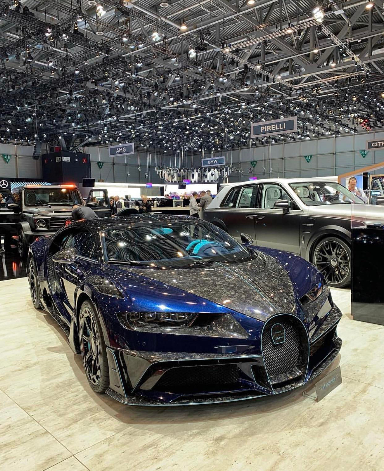 Wallpaper #LmhFGZMBSpphPi3-hRYl61 Full Carbon Fiber Bugatti Euaquielela
