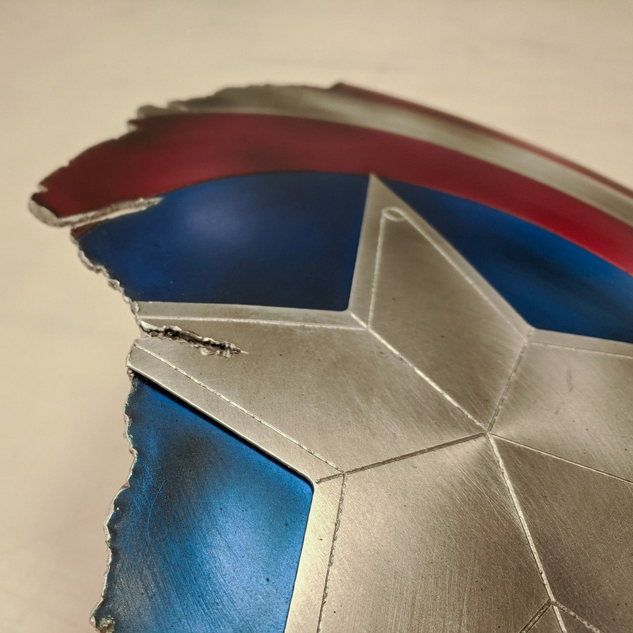 Wallpaper #b2h5GpMBSpphPi3-GRwH26 Captain America Broken Shield Endgame Shield