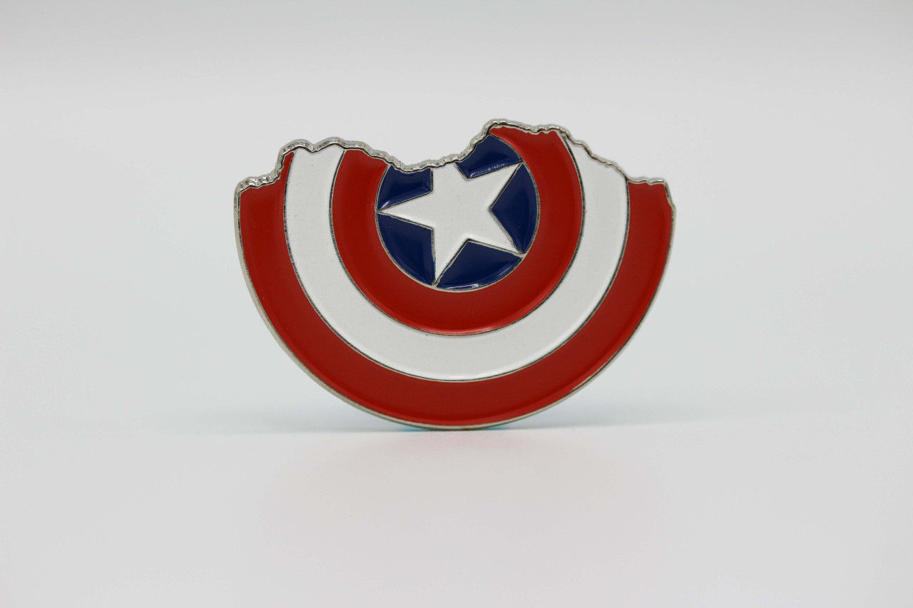 Wallpaper #6mdwCZMBSpphPi3-es_S176 Captain America Shield Lapel Pin Broken Shield