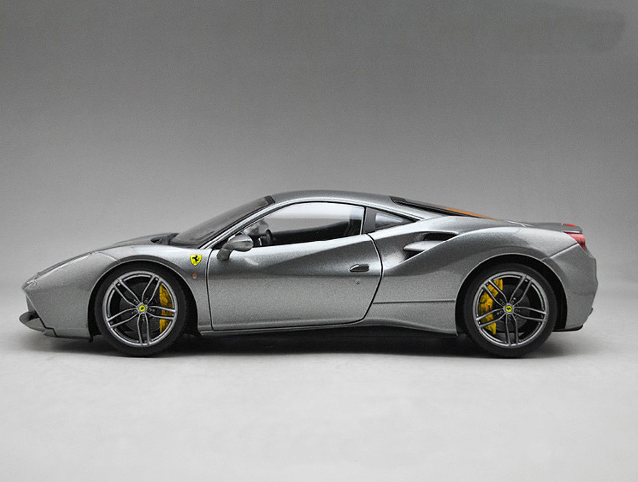 Wallpaper #S__3a5MB3lSXT3zUkOkz32 118 Bburago Signature Ferrari 488 Gtb 488gtb Grey Diecast Car Model
