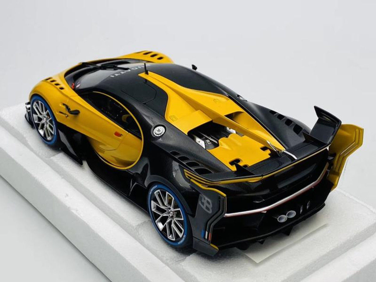 Wallpaper #yAOyZpMBpyOg8YnEJNvg191 118 Autoart Bugatti Chiron Vision GT Yellow Black Diecast Car