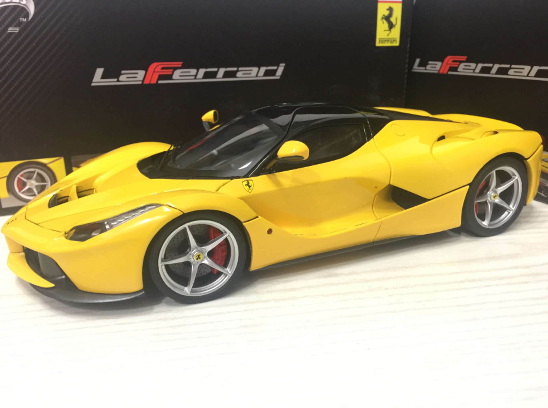 Wallpaper #1jEZNpMB5zzyi_yYUlim21 118 Hot Wheels Hotwheels Elite Ferrari Laferrari Yellow Diecast