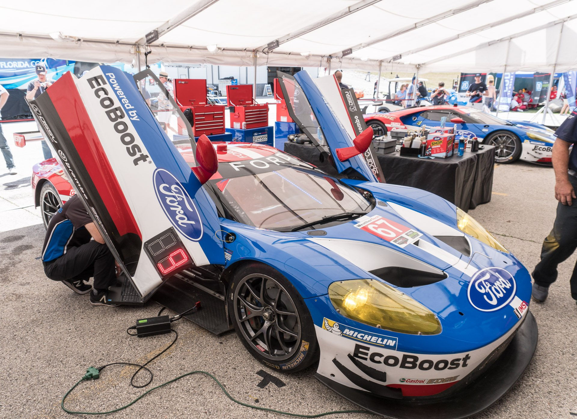 Wallpaper #K30Y844Bnwiau_P6ewyM22 Up Close with the Ford GT Lm Race Cars