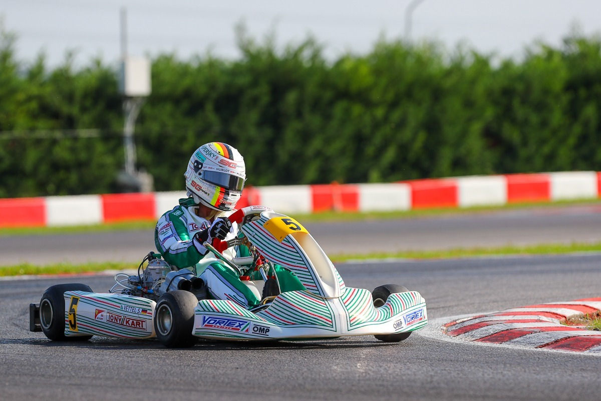 Wallpaper #jhnIKY8BtGB6xQ78HImP51 Vettel Olvida Sus Problemas En La Formula 1 Con Los Karts Foto 15