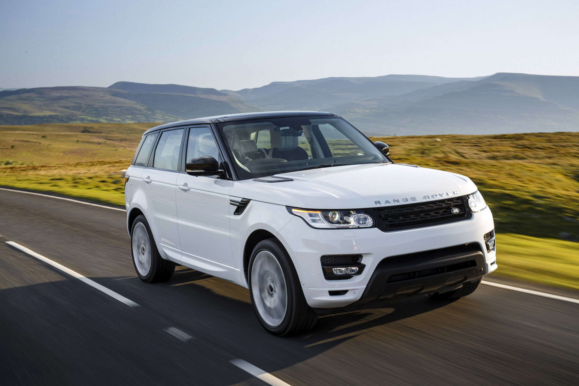 Wallpaper #qFjDNJMBzN9vxX34JT1773 BMW X5 vs Range Rover Sport Revie
