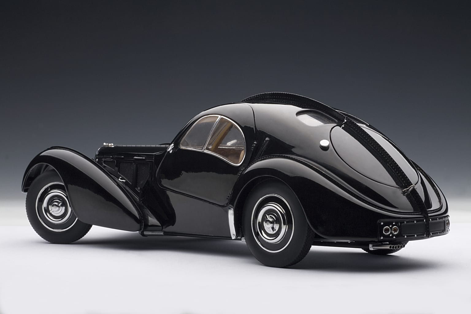 Wallpaper #yAOyZpMBpyOg8YnEJNvg20 Bugatti Type 57sc Atlantic Black Autoart
