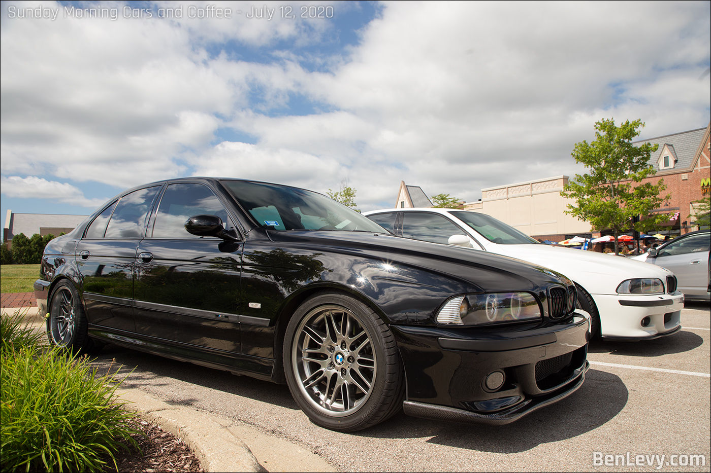 Wallpaper #z0X9ko4B7YBJg1BVTJ5P50 A Sleek Black BMW M5