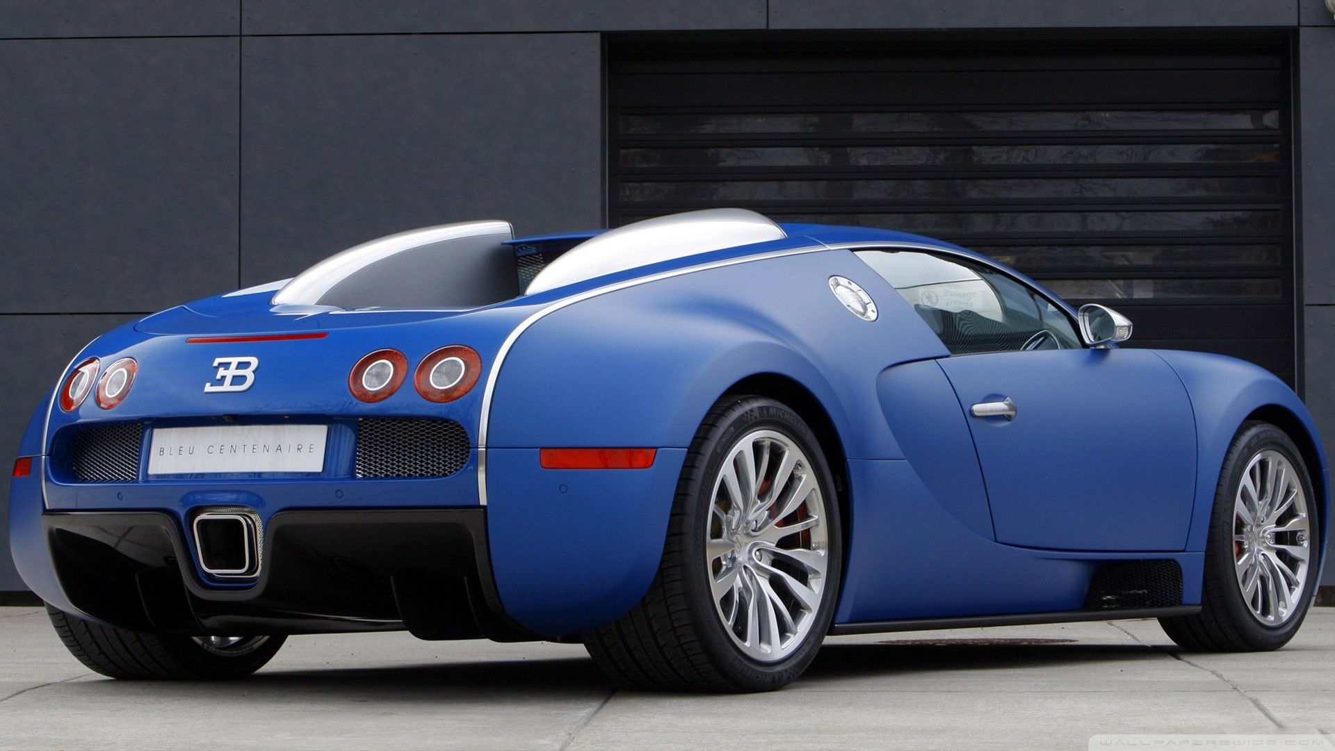 Wallpaper #0nP5hY4BFI5NbQksux4v22 A Sleek Blue Bugatti Veyron Parked in Front of a Garage