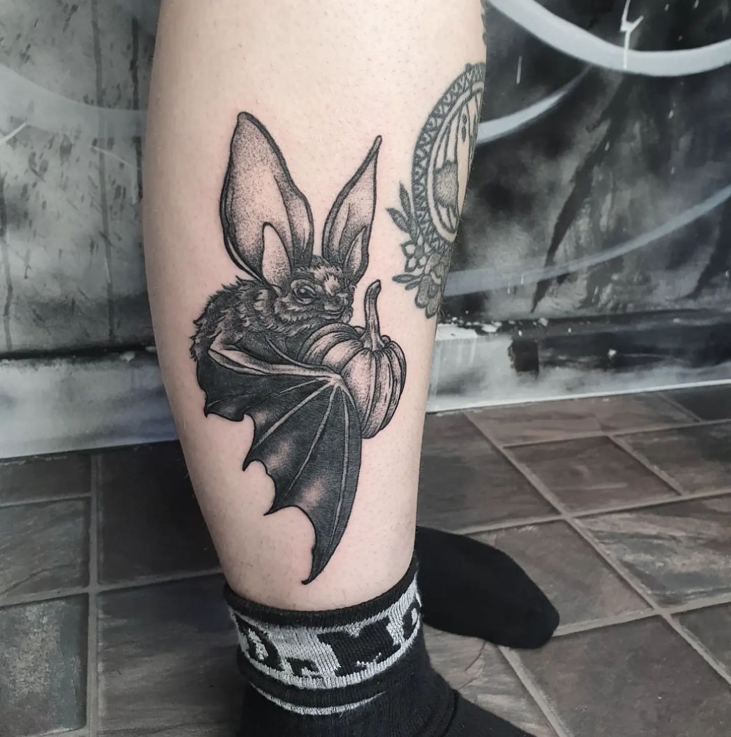 Wallpaper #KvtThJcBx-Hc5Y20XK_y29 Traditional Bat Tattoo