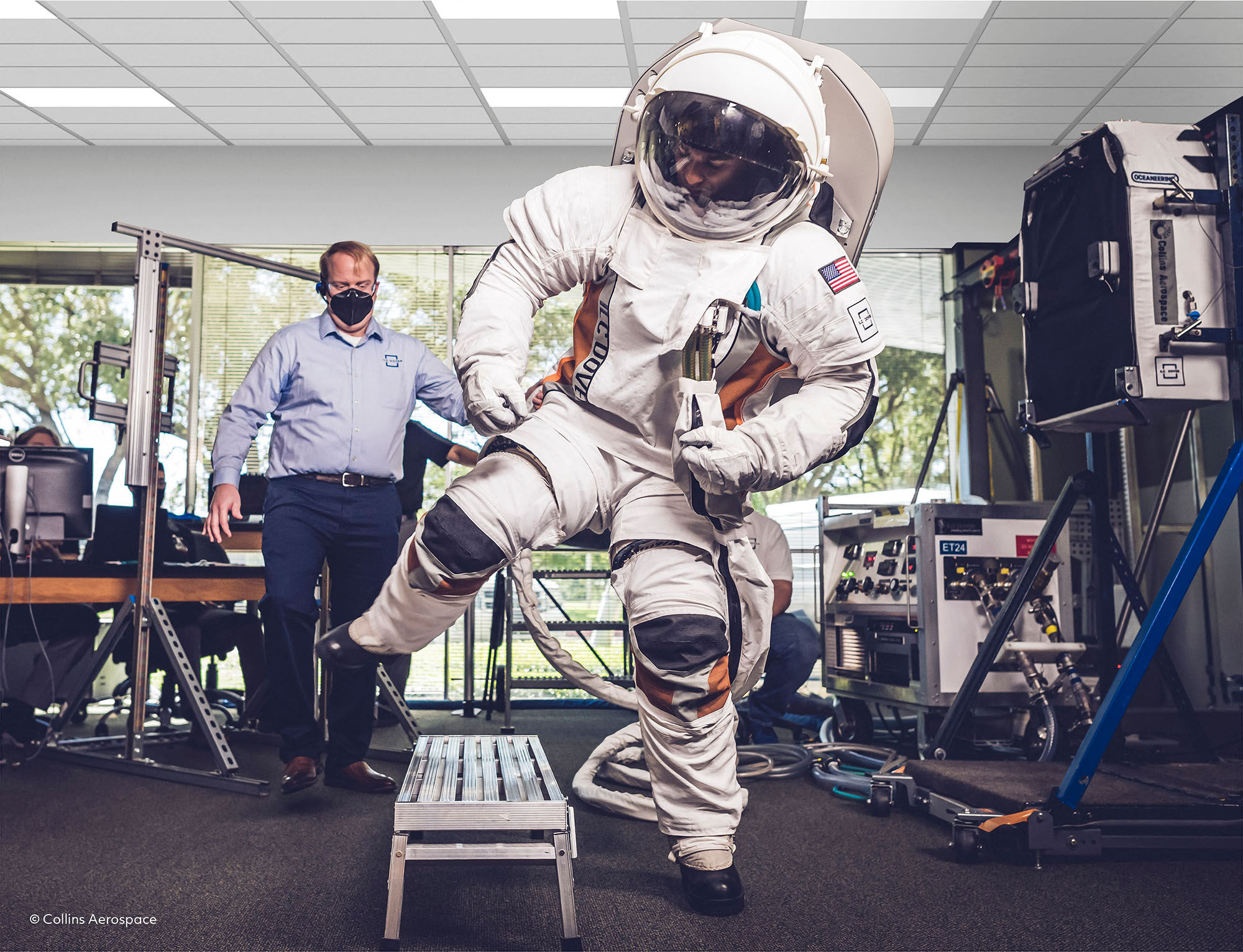 Wallpaper #e2eE_JIBSpphPi3-ZZiW135 Nasa Reveals New Next Gen Spacesuits