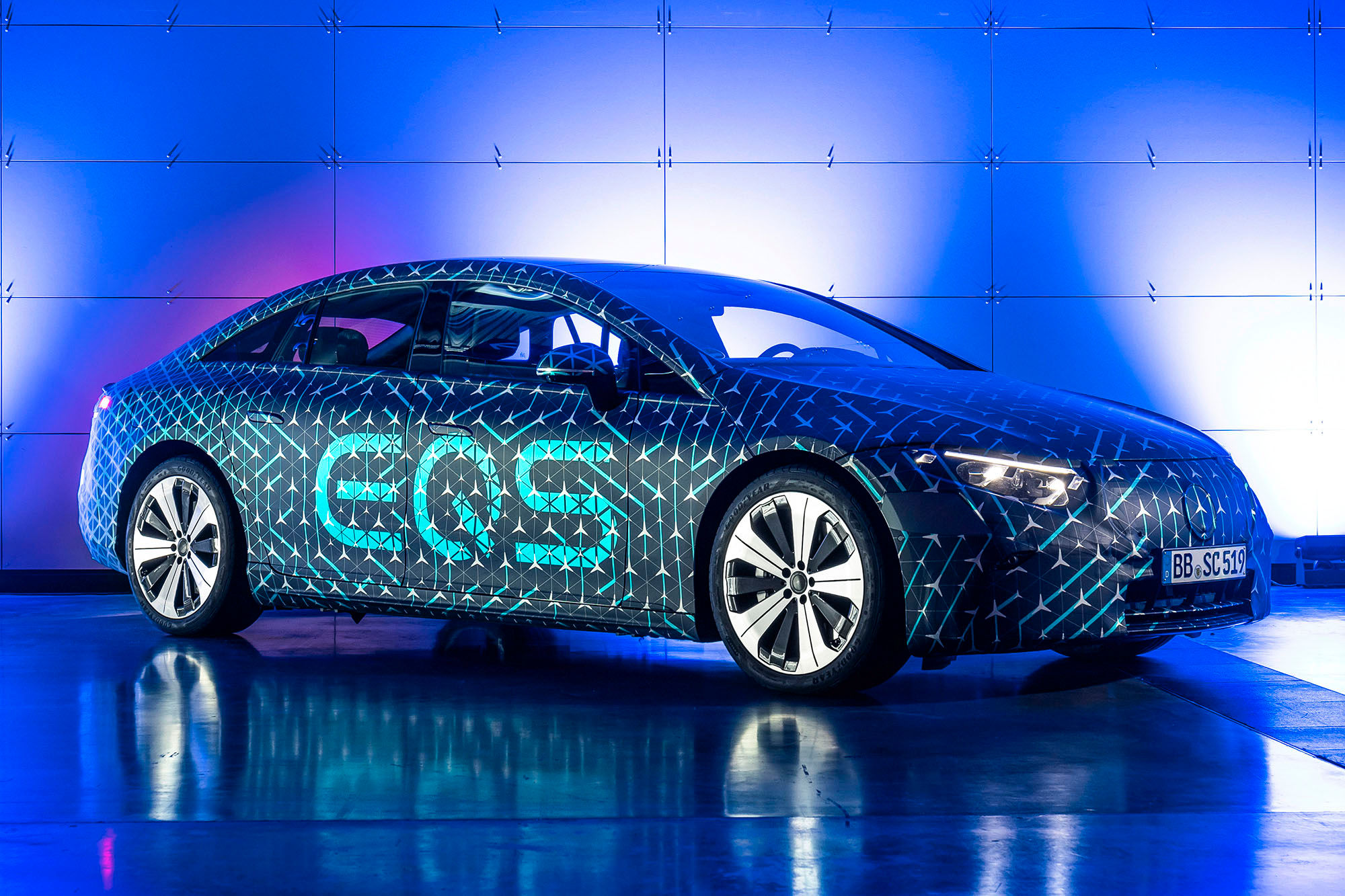 Wallpaper #Wn3Y8I4Bnwiau_P6SQcd16 Mercedes Rolls Out Luxury Electric Car in Duel with Tesla