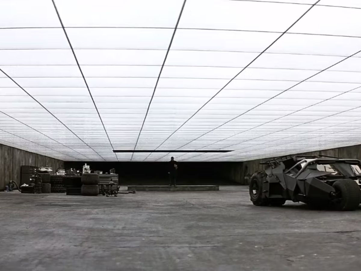 Wallpaper #mhm-HY8BtGB6xQ780Xde42 Epic Batman Garage in Wayne Manor House in Toorak Man of Many
