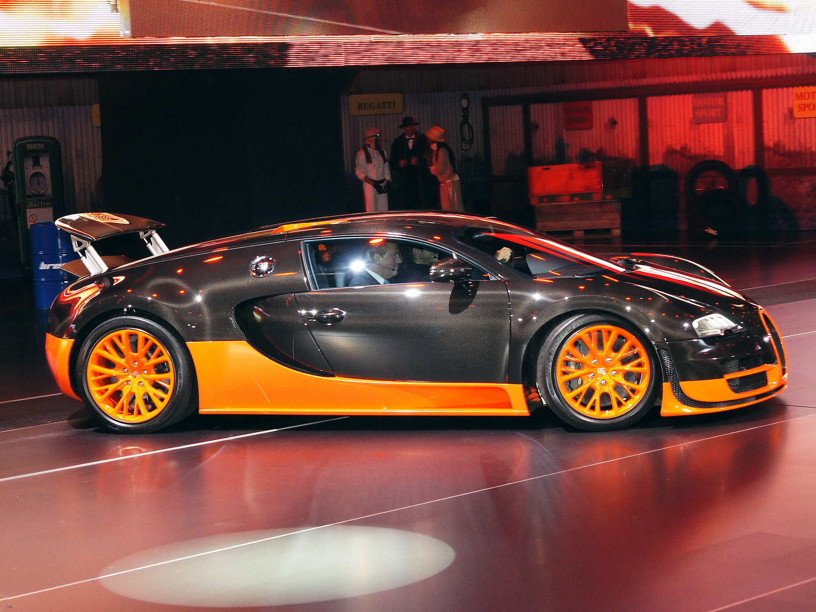 Wallpaper #Z2fa9ZIBSpphPi3-aIFt176 Bugatti En El Salon De Paris Con Record Incluido