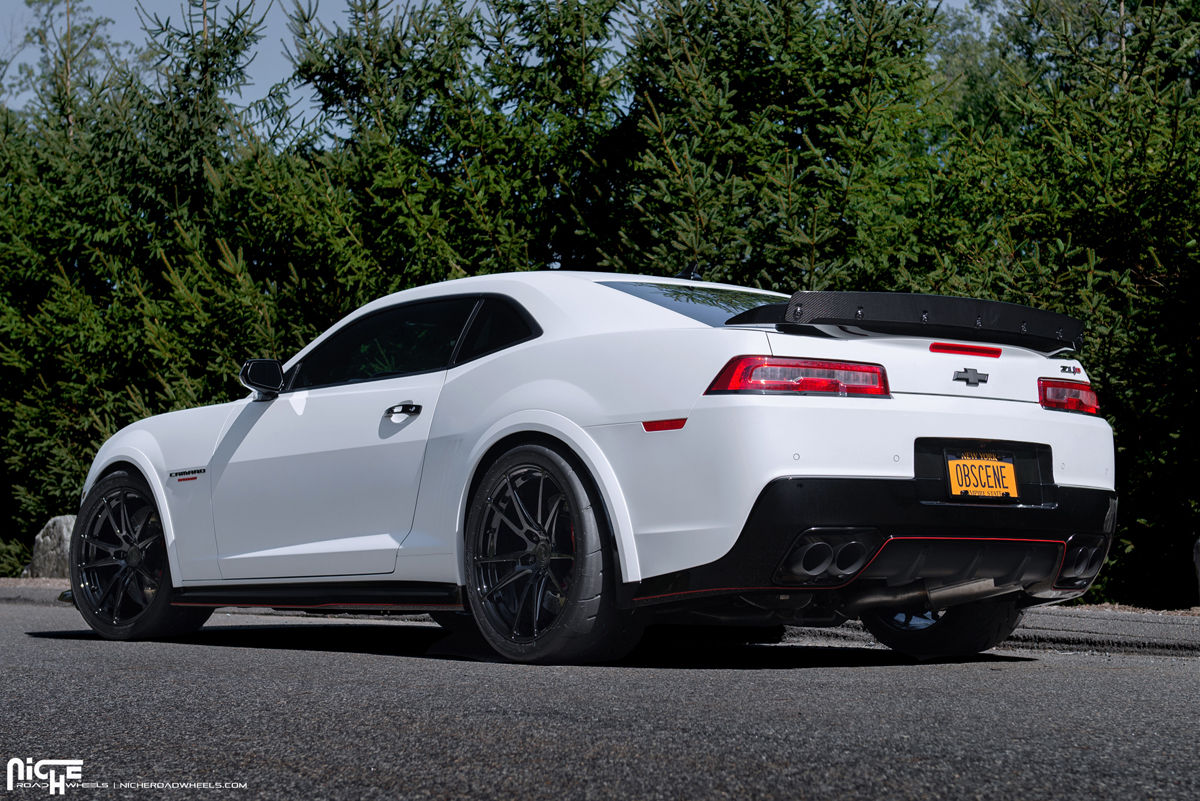 Wallpaper #geovU5MBlwTYPL18Twp050 Feel the Power with This Camaro Z28 with Niche Wheels