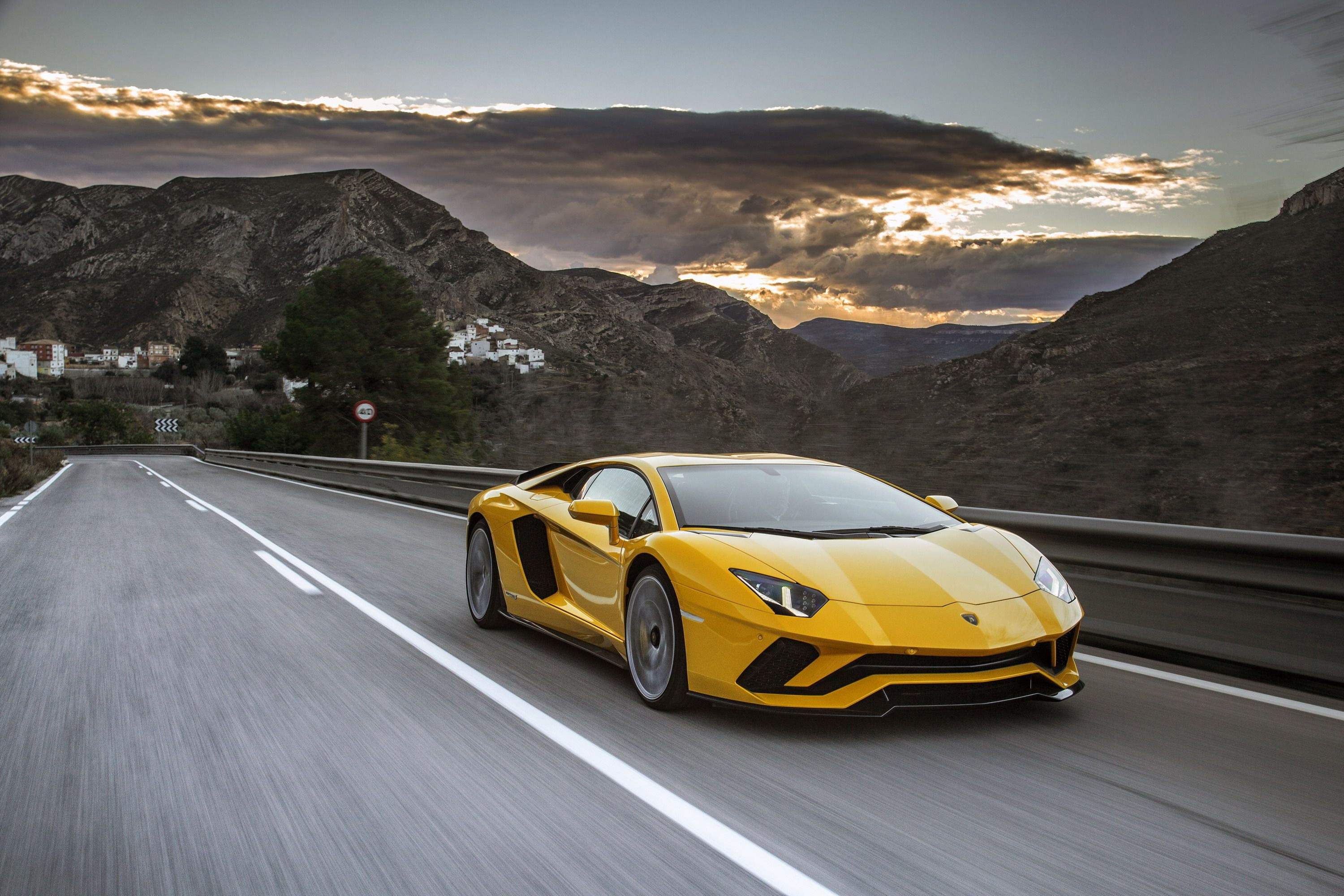 Wallpaper #fhmAOI8BtGB6xQ78Xqg37 2018 Lamborghini Aventador S Gallery 703563 Top Speed