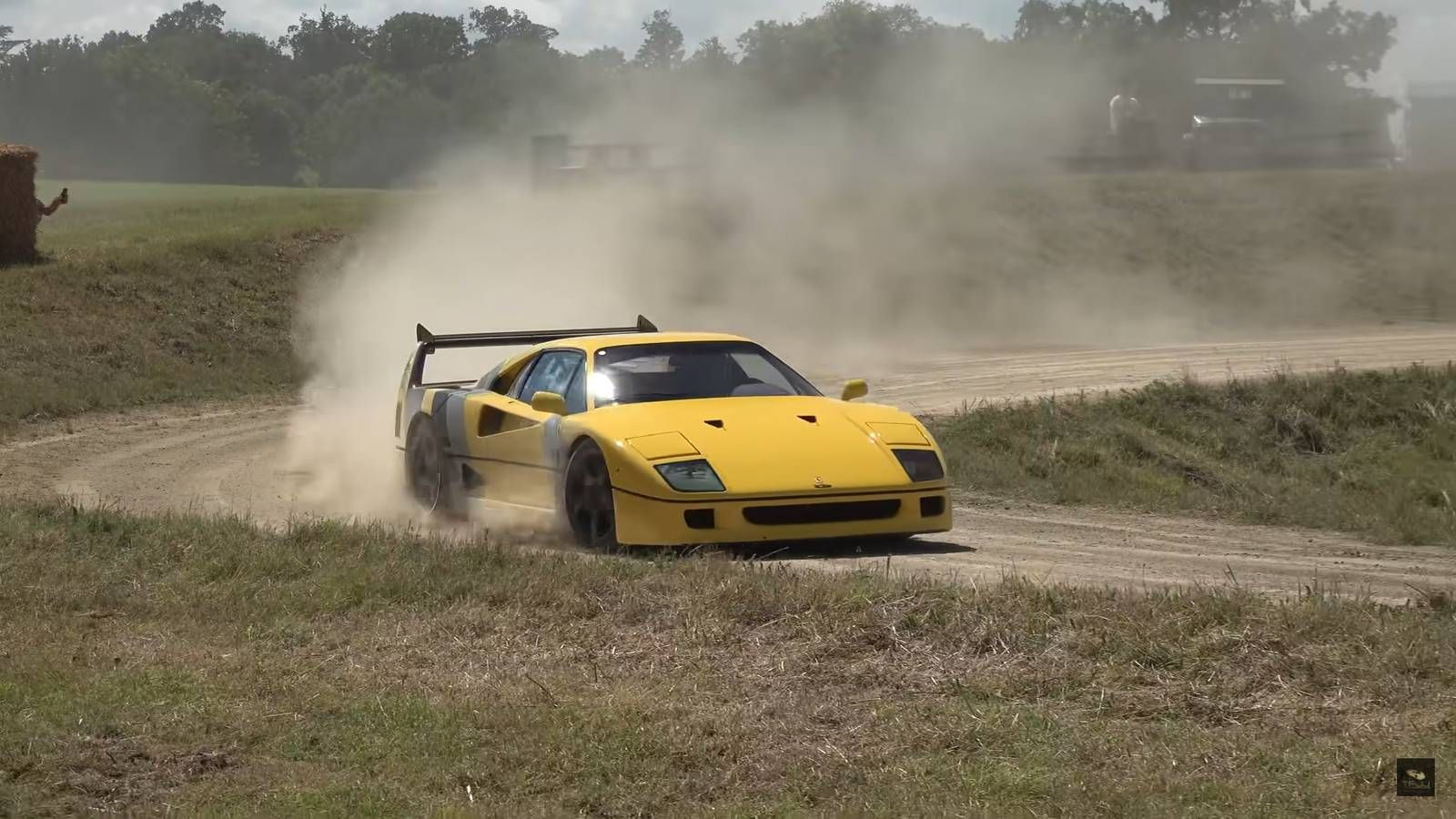 Wallpaper #fWjqHJMBSpphPi3-BySi15 Watch a Ferrari F40 Drift Like a Champ on the Dirt Course Gallery