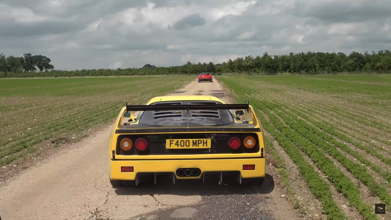 Wallpaper #fWjqHJMBSpphPi3-BySi63 Watch a Ferrari F40 Drift Like a Champ on the Dirt Course Gallery