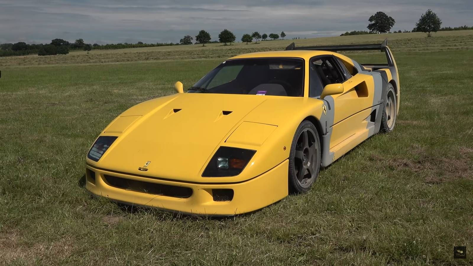 Wallpaper #fWjqHJMBSpphPi3-BySi11 Watch a Ferrari F40 Drift Like a Champ on the Dirt Course Gallery