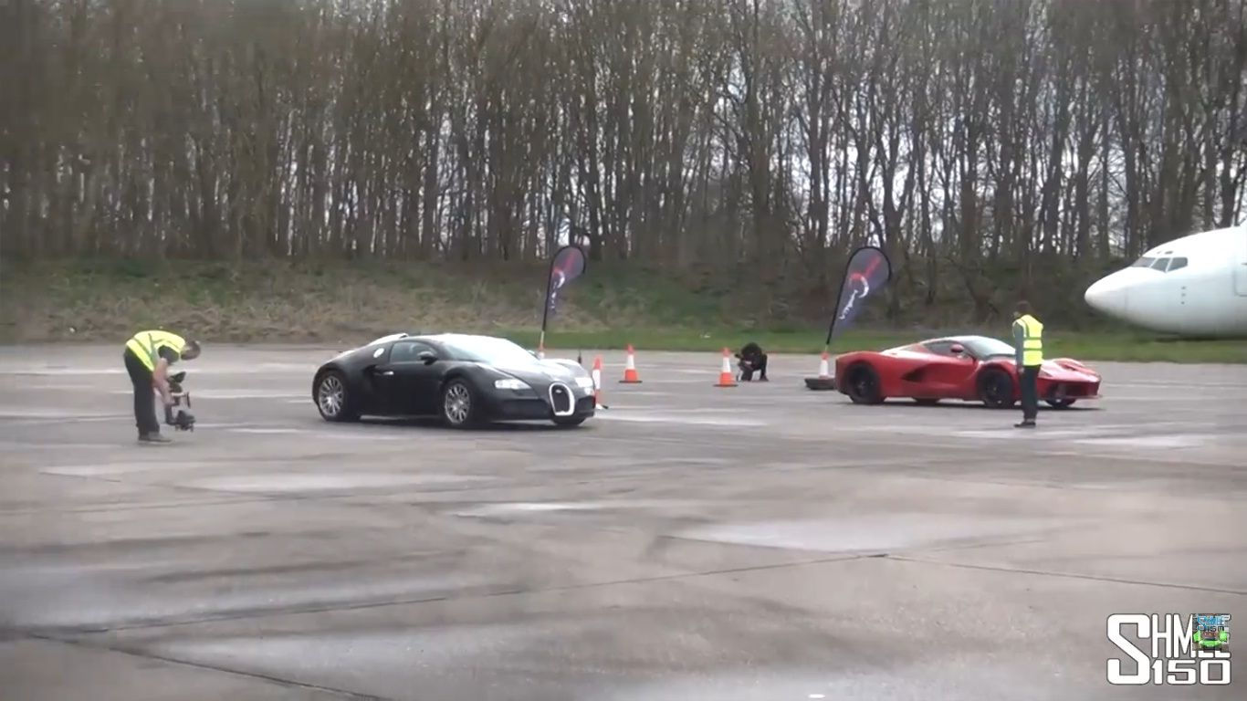 Wallpaper #ePTLOZMBKFX8bn3rZ3fq367 Ferrari Laferrari vs Bugatti Veyron in a Drag Race Video Picture and