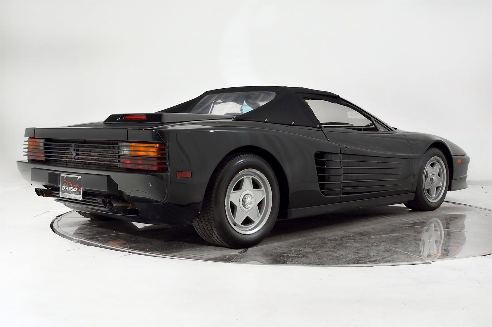 Wallpaper #4tb0bJMBUgzxPzChSfDO27 Custom Built Ferrari Testarossa Convertible Has a History with the King