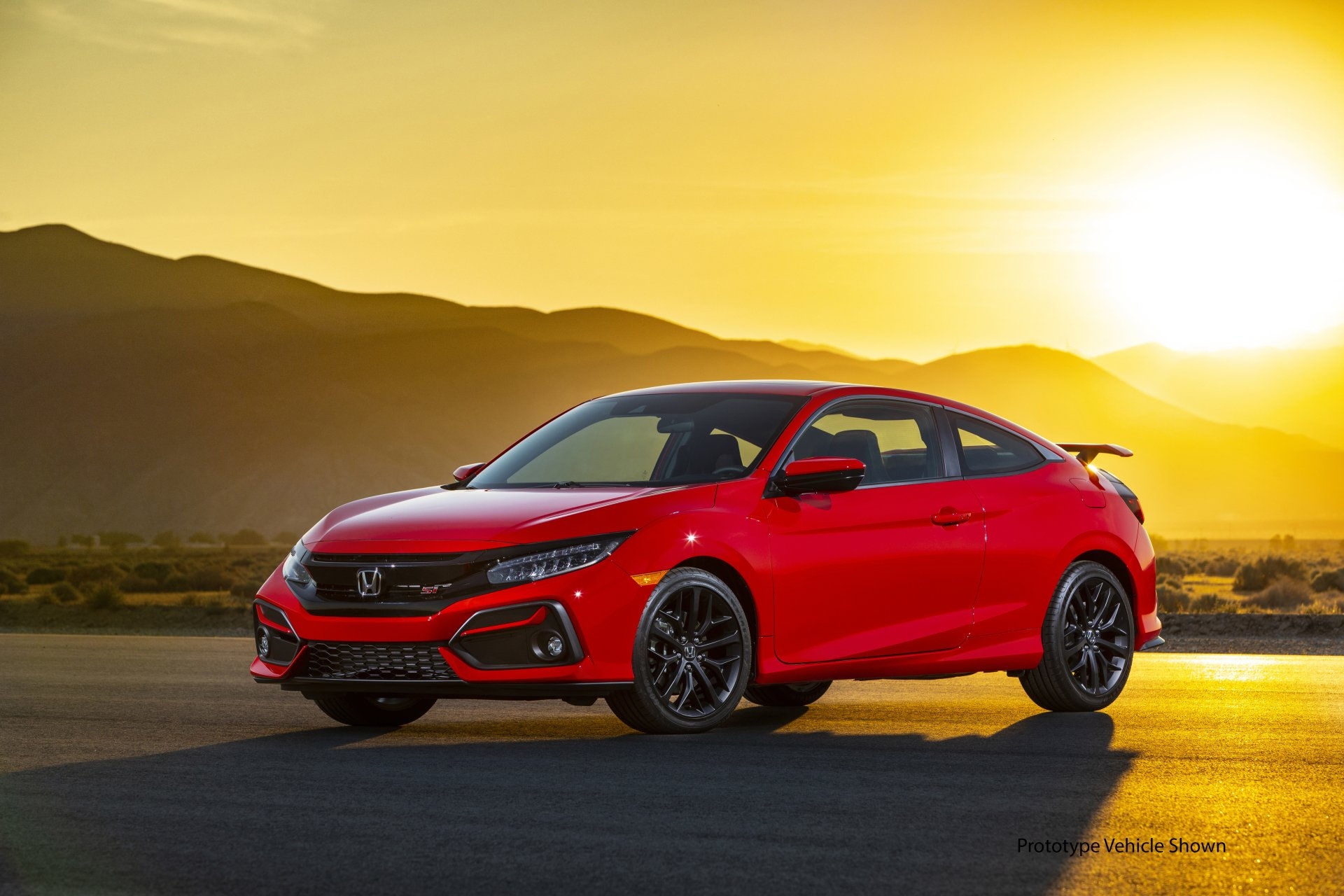 Wallpaper #r0U0l44B7YBJg1BVZKDq37 A Red 2020 Honda Civic Si Parked on an Empty Road at Sunset