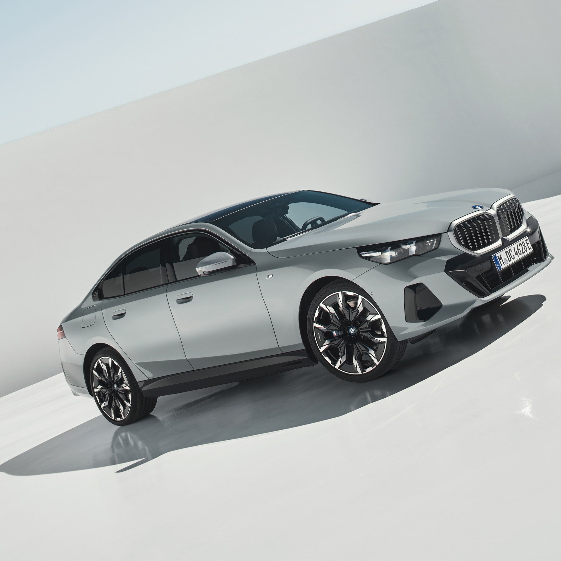 Wallpaper #8QO8ZJMBpyOg8YnEr9cZ210 BMW I5 Electric Price Range Release Date Wired News Summary