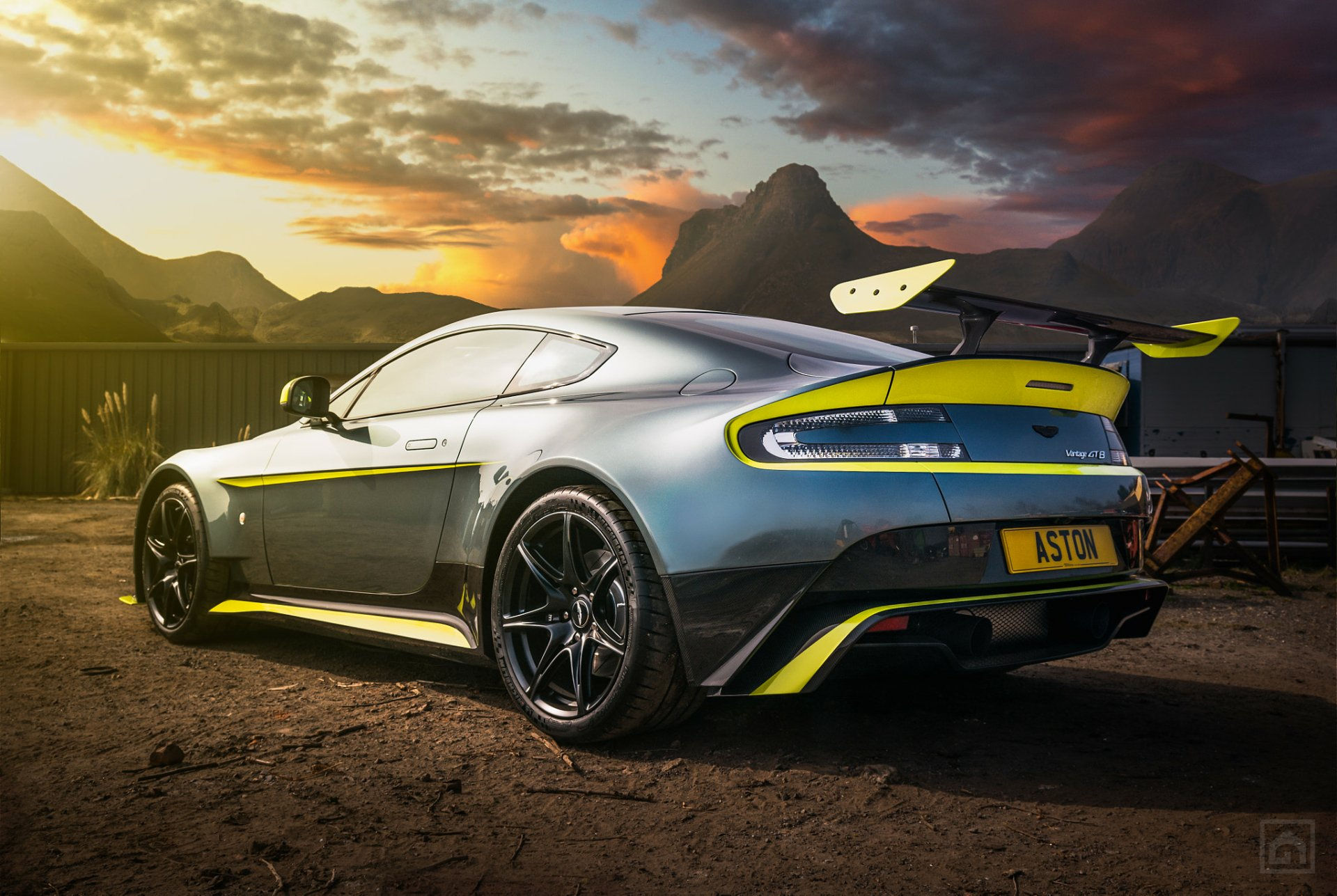 Wallpaper #rRmiNY8BtGB6xQ78w6D352 Vehicles Aston Martin Vantage Gt8 HD Wallpaper
